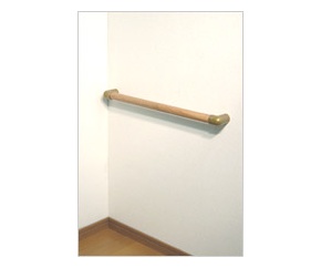 段差のある玄関や廊下、トイレに取り付けるだけで快適バリアフリー住宅に。握りやすい木製手すりのセットパック
